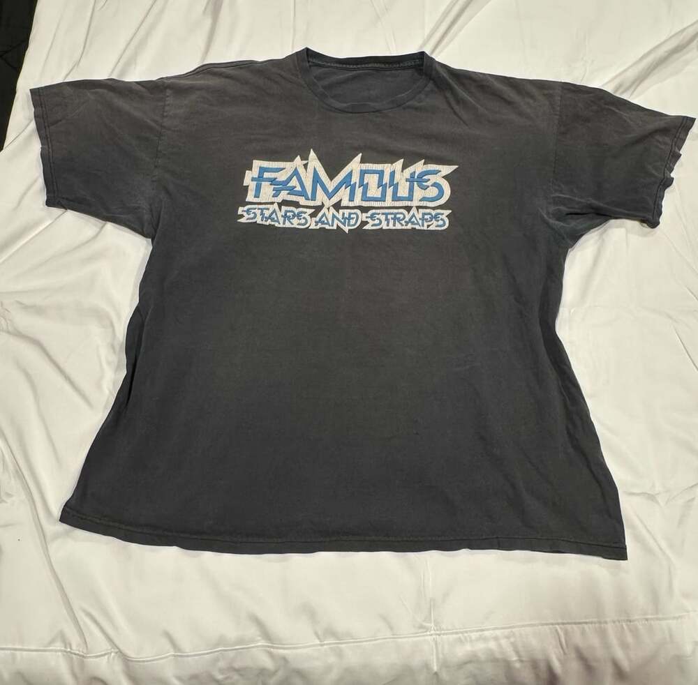 VTG Y2K Famous Stars & Straps Crew Neck T-Shirt Faded, Distressed